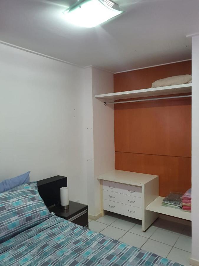 Apartamento Na Beira Mar De Pajucara- Edif Neo- E Sala -tem Varanda- Vista Lateral Do Mar- Rua Julio Plech Filho 60 Esquina Com Avenida Doutor Antonio Gouveia - Consumo Eletrico E Pago No Ckeck-out 1kwh E 1,35 Reias - Tem Tela De Protecao Maceió