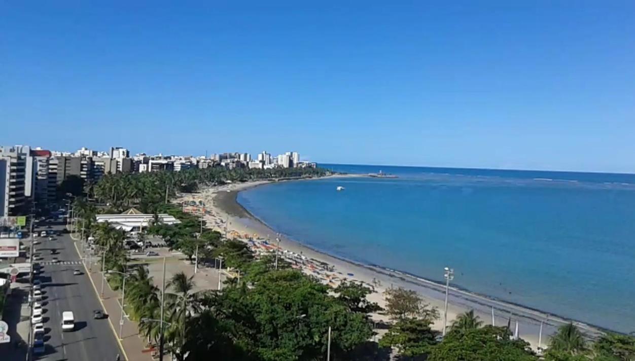 Na Beira Mar De Pajucara- Edif Neo- E Sala -tem Varanda- Vista Lateral Do Mar- Rua Julio Plech Filho 60 Esquina Com Avenida Doutor Antonio Gouveia - Consumo Eletrico E Pago No Ckeck-out 1kwh E 1,35 Reias - Tem Tela De Protecao *