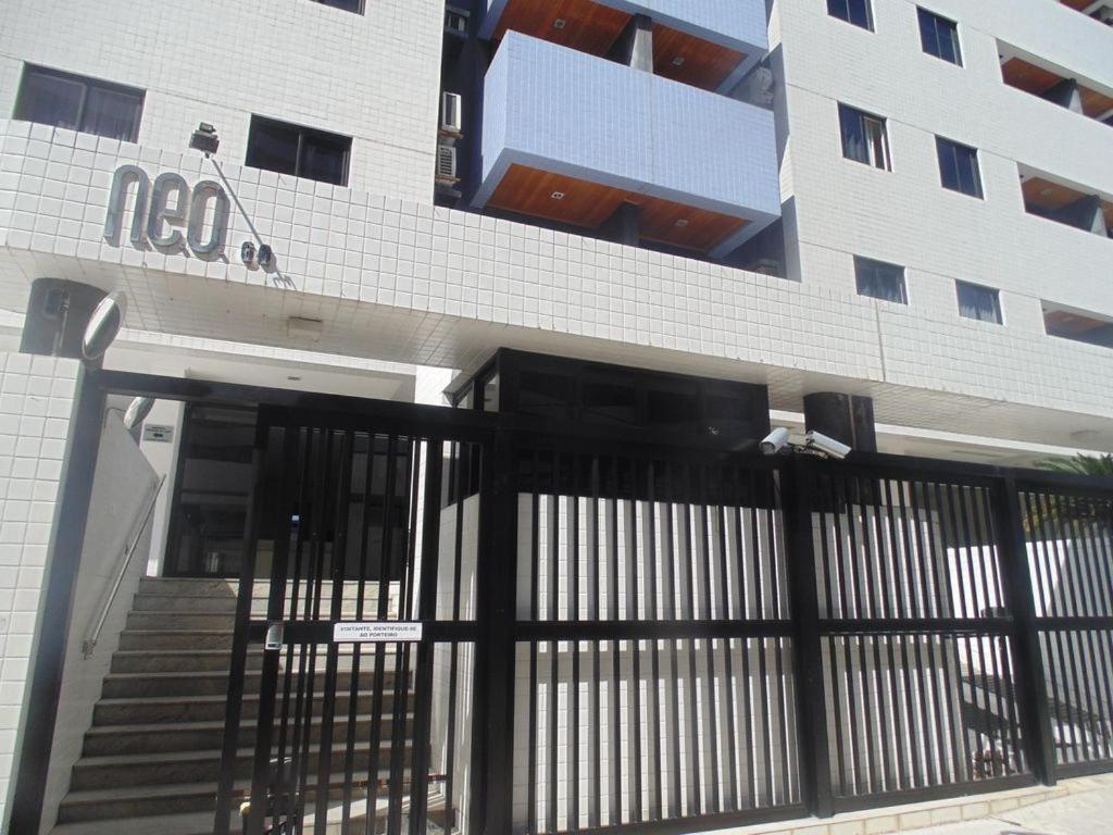 Na Beira Mar De Pajucara: Sea View With Balcony Apartment